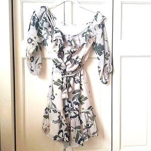 BB DAKOTA FLORAL DRESS, Size M, NWOT!